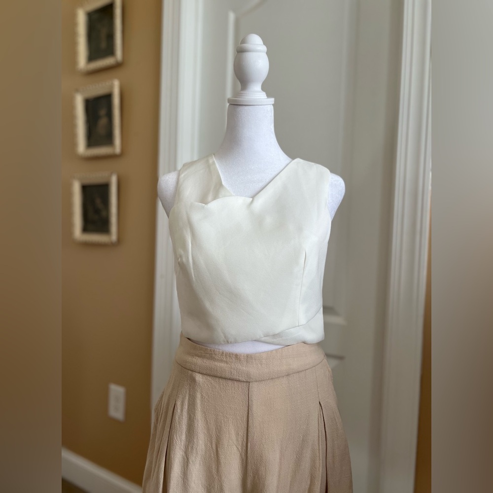 NWT- White scalloped crop top